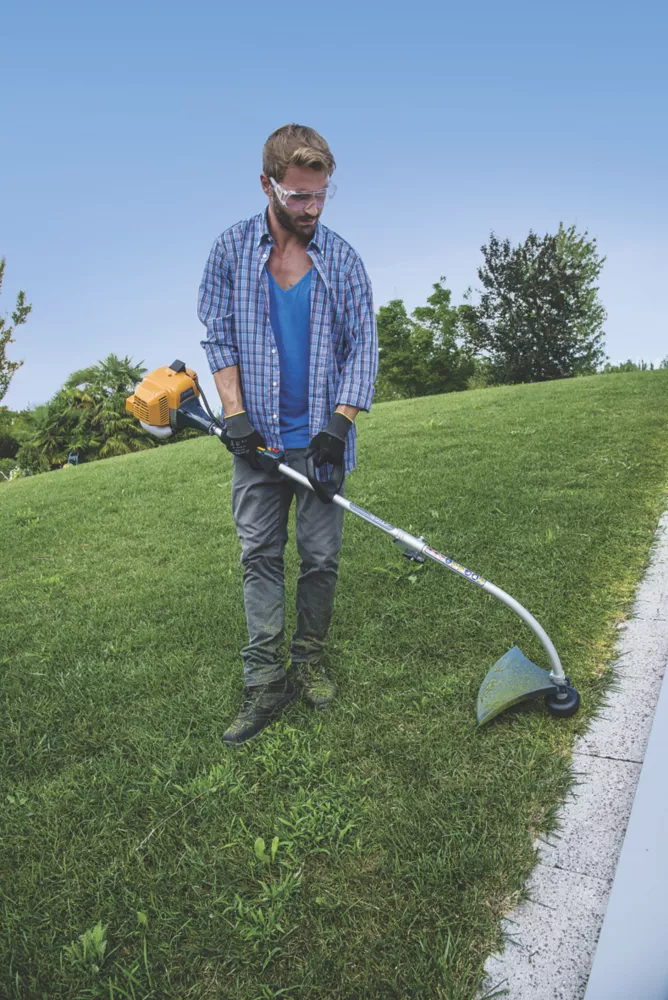 Stiga GT 330 A 25.4cc Split Curved Shaft 2-Stroke Petrol Grass Trimmer - Image 3