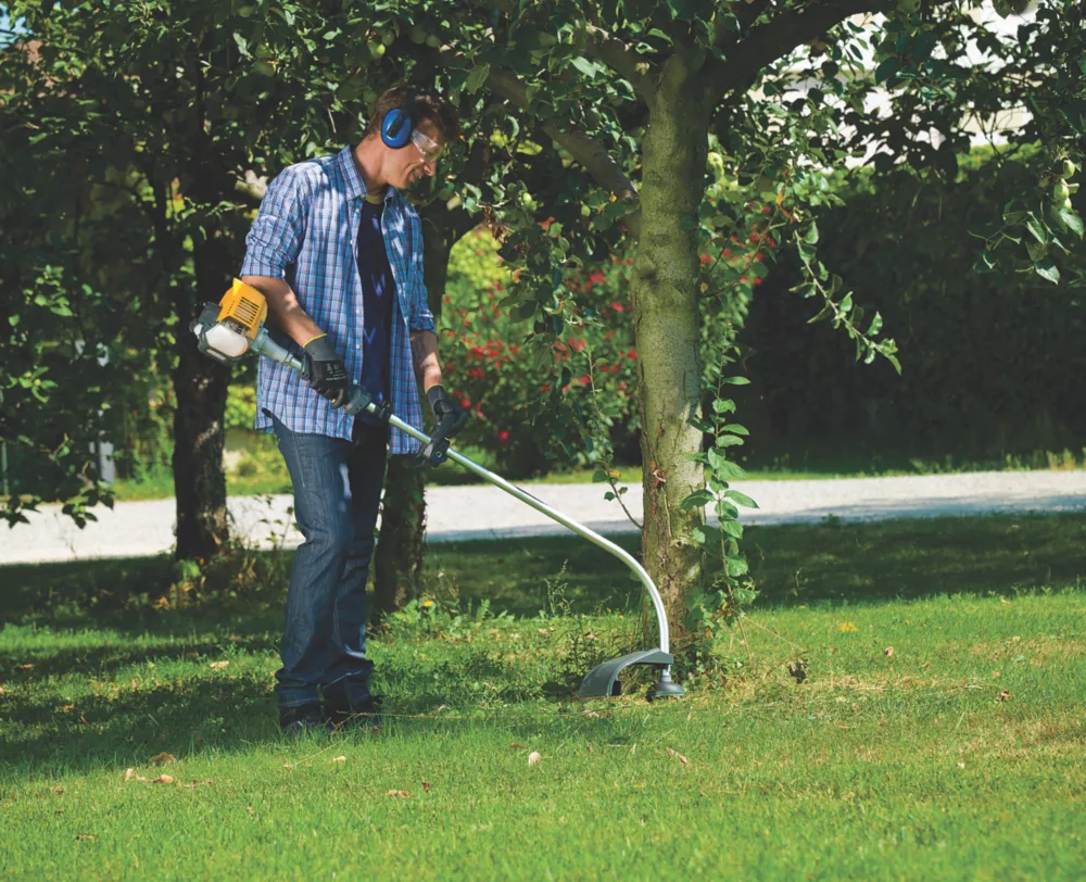 Stiga GT 330 A 25.4cc Split Curved Shaft 2-Stroke Petrol Grass Trimmer - Image 4