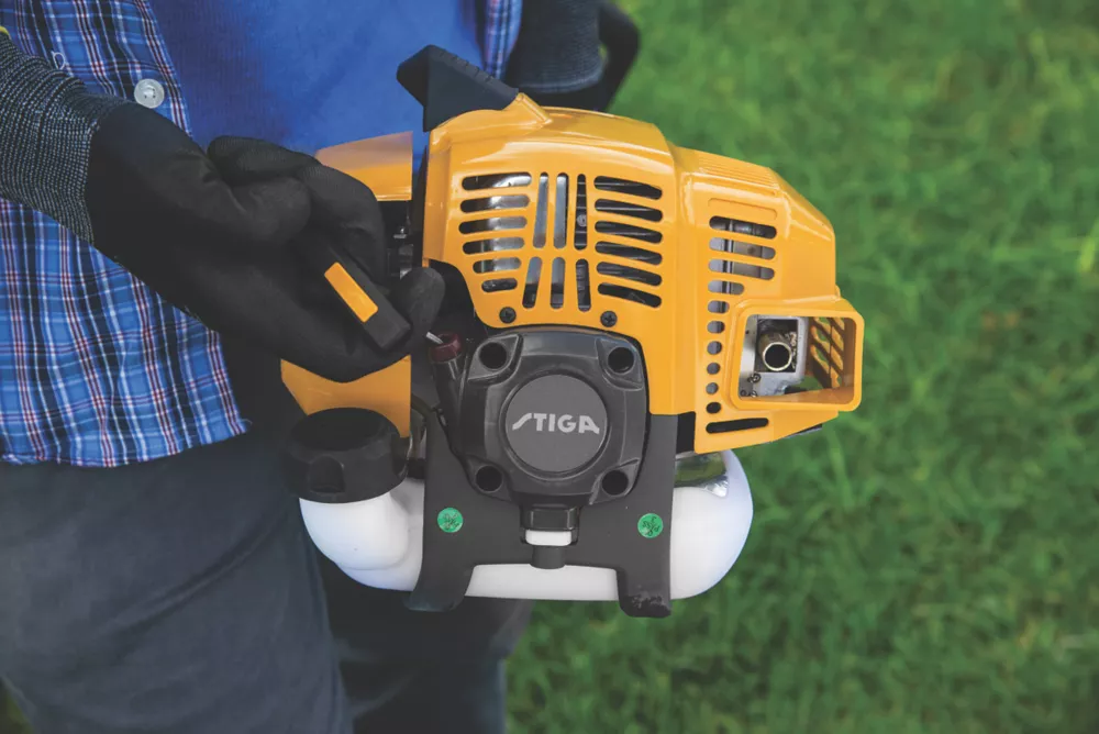 Stiga GT 330 A 25.4cc Split Curved Shaft 2-Stroke Petrol Grass Trimmer - Image 8