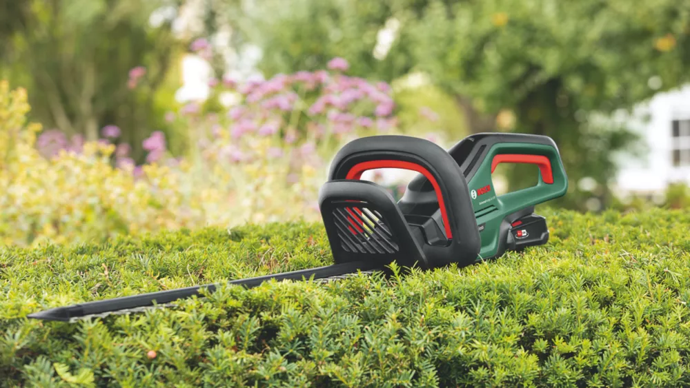Bosch UniversalHedgeCut 18-50 50cm 18V 1 X 2.5Ah Li-Ion Power For All Brushless Cordless Hedge Trimmer - Image 3