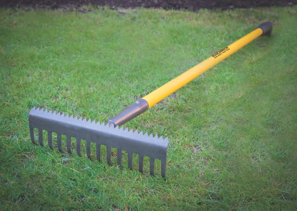 Roughneck Sharp Edge Soil Rake 350mm - Image 3