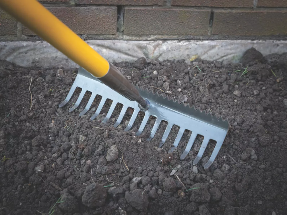 Roughneck Sharp Edge Soil Rake 350mm - Image 4