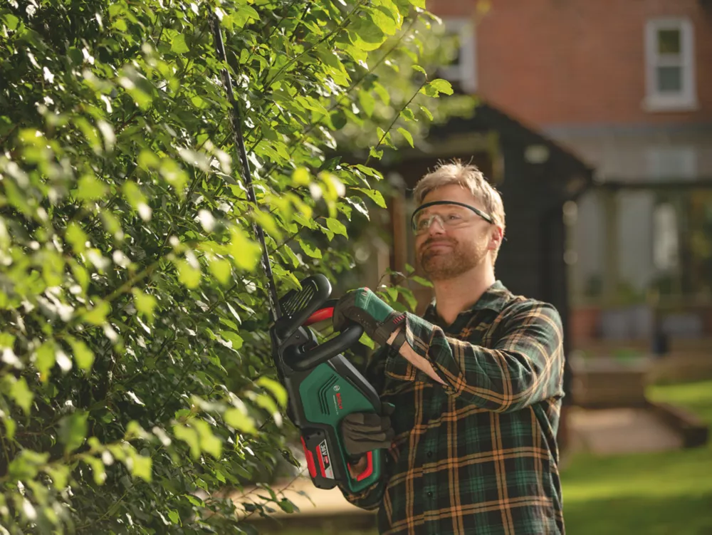 Bosch 65cm 36V 1 X 2.0Ah Li-Ion Cordless Hedge Trimmer - Image 3