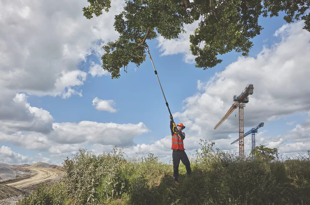 DeWalt DCMPS567P1 18V 1 X 5.0Ah Li-Ion XR Brushless Cordless 20cm Pole Saw - Image 6