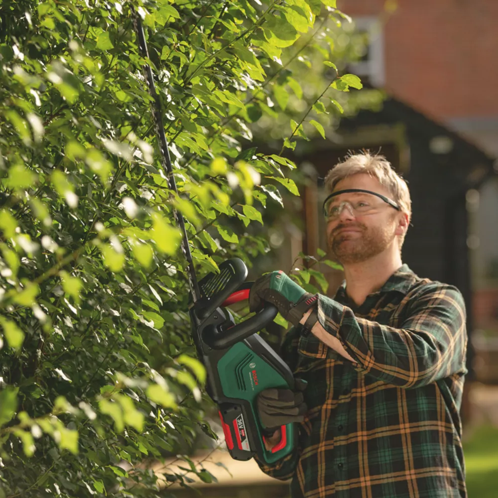 Bosch AdvancedHedgeCut 36V-65-28 65cm 36V Li-Ion Brushless Cordless Hedge Trimmer - Bare - Image 2