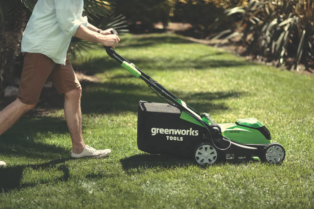 Greenworks 40V 2 X 2.0Ah Li-Ion Cordless 41cm Lawn Mower - Image 7