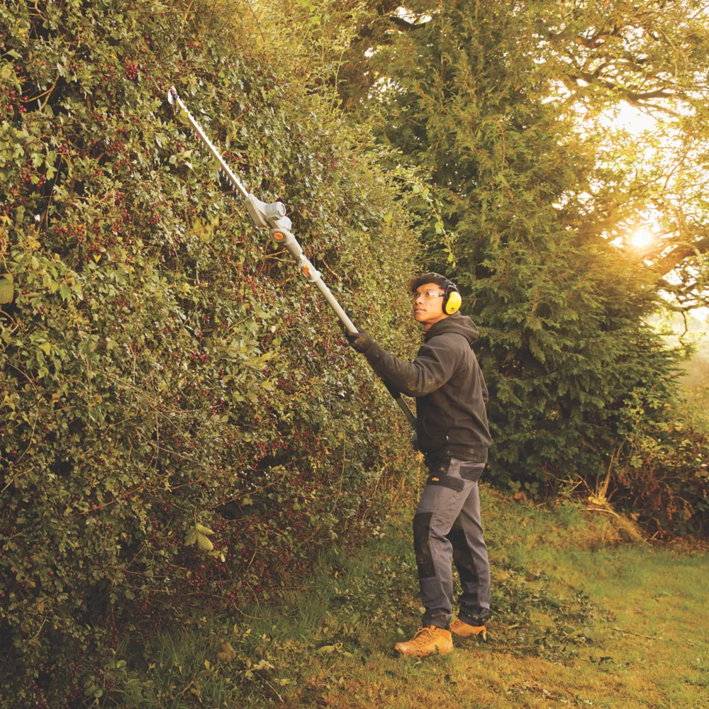 Titan TTT831HDC 18V 1 X 5.0Ah Li-Ion TXP Cordless 2-in-1 Hedge Trimmer & Pole Saw - Image 3