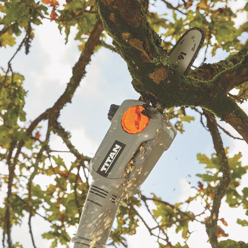 Titan TTT831HDC 18V 1 X 5.0Ah Li-Ion TXP Cordless 2-in-1 Hedge Trimmer & Pole Saw - Image 4