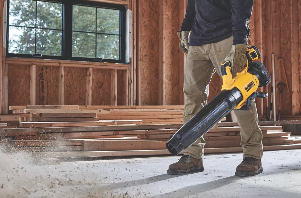 DeWalt DCMBL562P1-GB 18V 1 X 5.0Ah Li-Ion XR Brushless Cordless Axial Blower - Image 5